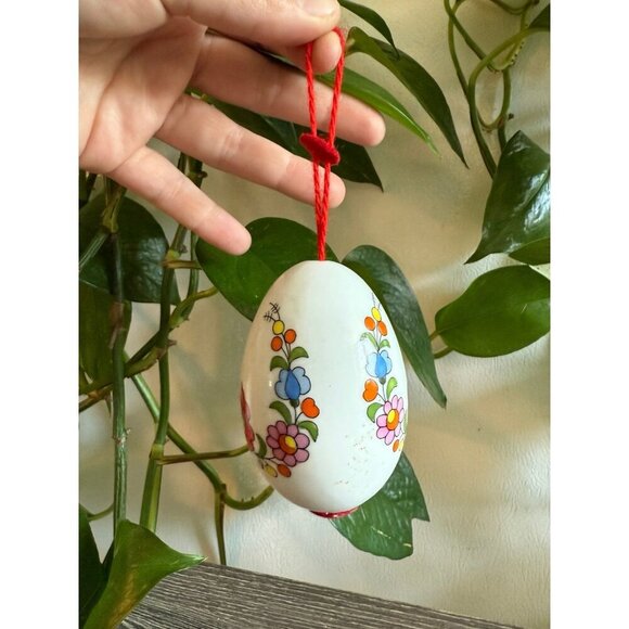 Hand-Painted Hanging Ceramic Egg with Floral Design - Picture 1 of 8
